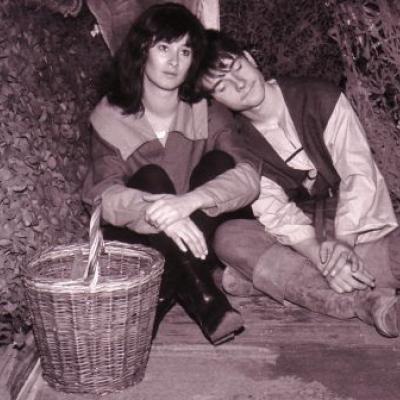 Ronja (Michaela Hanke) und Birk (Benjamin Eichhorn)